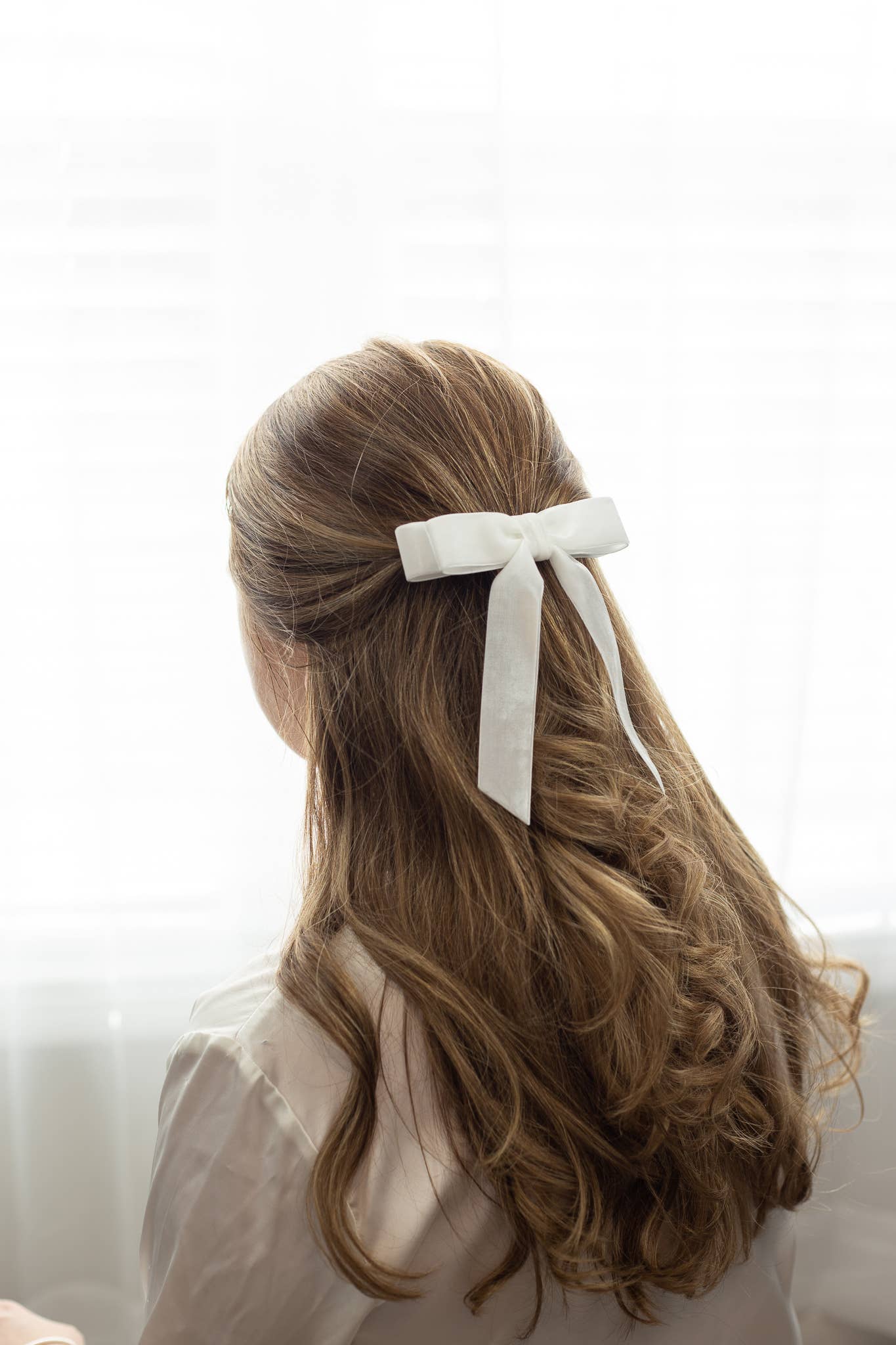 Alice Short Bow Barrette - White